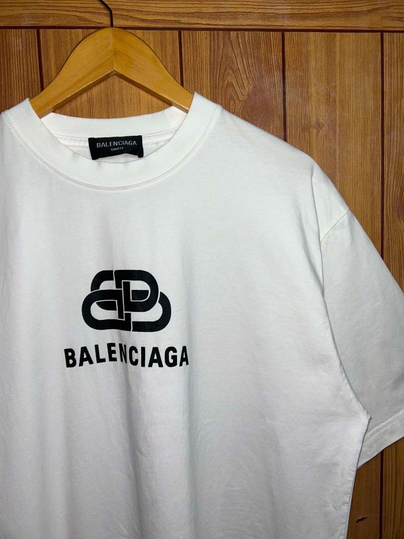 Balenciaga BB Interlock Graphic T-shirt (Category: Tshirts & Polo Shirts ) located in Manila. Submitted by zerowastethriftco. (Listing ID 1468235173, Image 2). Description: -As New Condition -White na White pa crispy condition -L30xW23 -No Issue -Heavy Cloth.