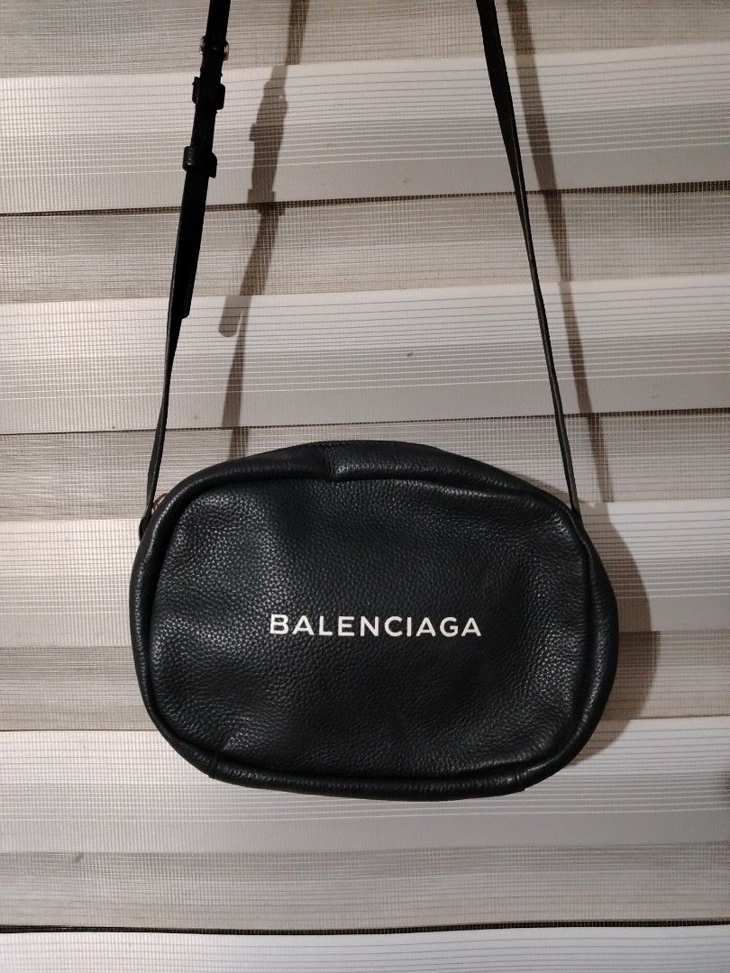 Balenciaga Black Leather Everyday Camera Bag (Category: Luxury Bags & Wallets) located in Manila. Submitted by akiradelosantos67 (Listing ID 1468168932, Image 2). Description: Pm lang po sa ibang details.