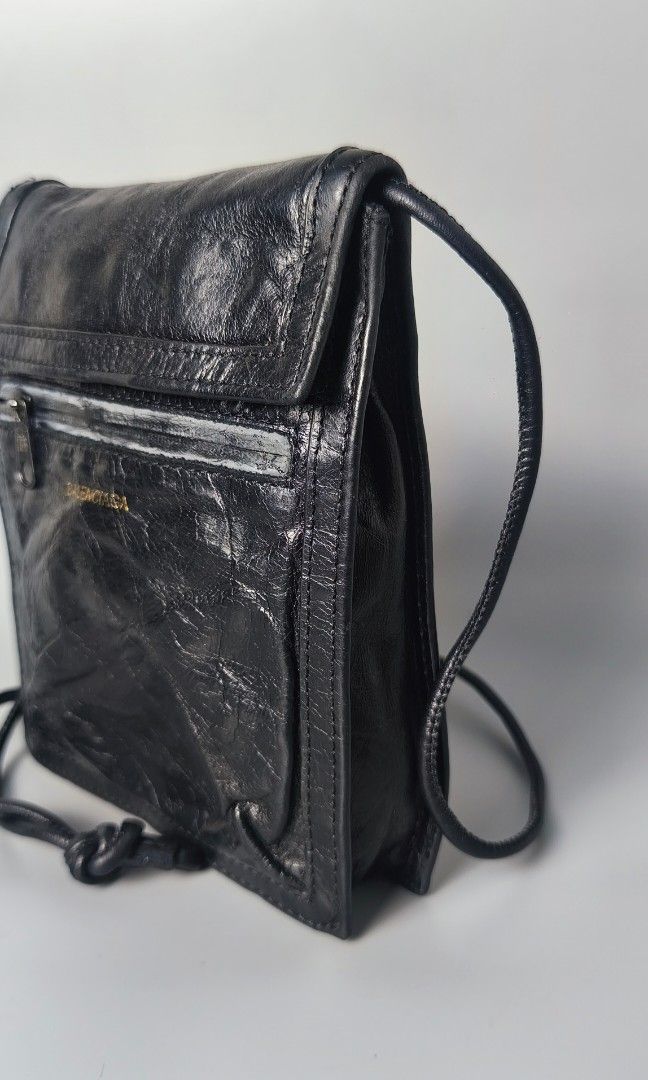 Balenciaga Explorer Pouch Sling (Category: Sling Bags) located in Bulacan. Submitted by 4kcollection (Listing ID 1468190149, Image 3). Description: Balenciaga Explorer Pouch Sling Pre-loved from Japan Very Good Condition Size: Small Sign of Use sa zipper Dm for sure buyer 📩 MOP: Gcash / Maya / BPI Courier: J&t / Lbc / Lalamove Location: SJDM Bulacan.