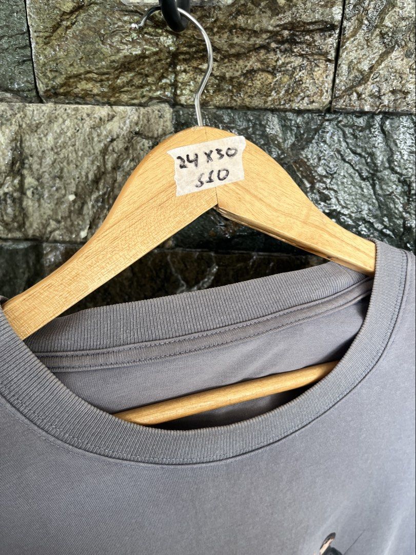 Balenciaga Model 2020 Gray Shirt (Category: Tshirts & Polo Shirts ) located in Cagayan de Oro. Submitted by curatedheirloomph_ (Listing ID 1468230541, Image 2). Description: 𝘿𝙞𝙢𝙚𝙣𝙨𝙞𝙤𝙣𝙨: 24x30 𝘽𝙚𝙨𝙩 𝙁𝙞𝙩: XL - XXL 𝘾𝙤𝙣𝙙𝙞𝙩𝙞𝙤𝙣 & 𝘾𝙤𝙡𝙤𝙧 𝙍𝙖𝙩𝙚: Excellent (9.5/10) 𝙄𝙨𝙨𝙪𝙚: Cut neck tag.