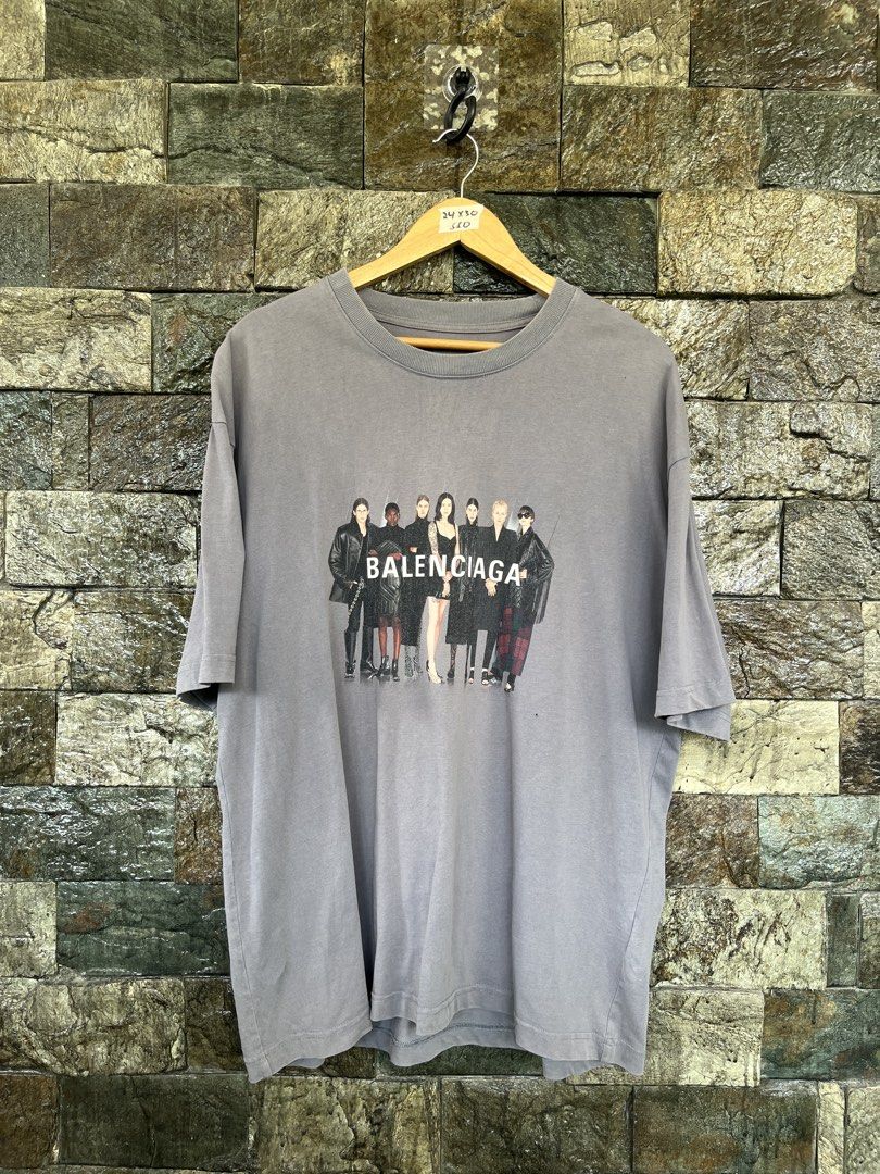 Balenciaga Model 2020 Gray Shirt (Category: Tshirts & Polo Shirts ) located in Cagayan de Oro. Submitted by curatedheirloomph_ (Listing ID 1468230541, Image 1). Description: 𝘿𝙞𝙢𝙚𝙣𝙨𝙞𝙤𝙣𝙨: 24x30 𝘽𝙚𝙨𝙩 𝙁𝙞𝙩: XL - XXL 𝘾𝙤𝙣𝙙𝙞𝙩𝙞𝙤𝙣 & 𝘾𝙤𝙡𝙤𝙧 𝙍𝙖𝙩𝙚: Excellent (9.5/10) 𝙄𝙨𝙨𝙪𝙚: Cut neck tag.