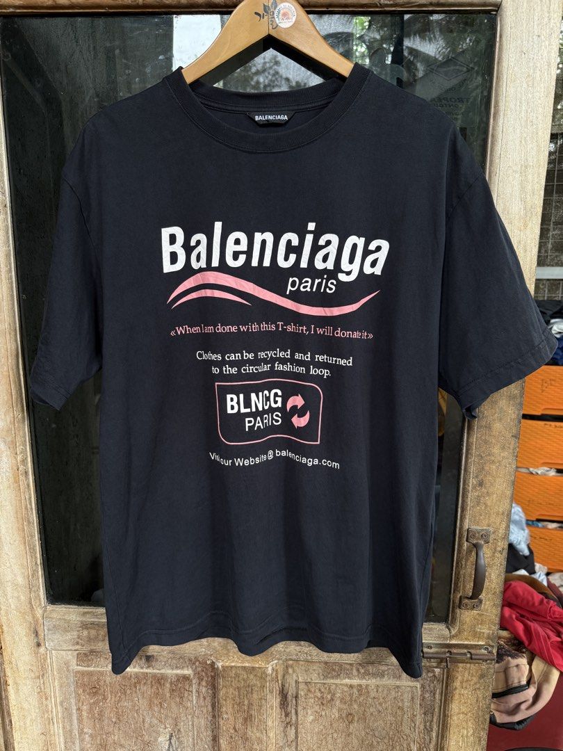 BALENCIAGA tee (Category: Tshirts & Polo Shirts ) located in Manolo Fortich. Submitted by thriftacktoe34 (Listing ID 1468161538, Image 1). Description: Excellent condition Color rate 9/10 Size Small Dimes W22 x L28 FREE shipping fee.