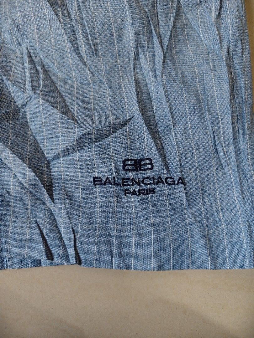 Balenciaga Walk Short (Category: Shorts) located in Iloilo. Submitted by branded-boy0422_16 (Listing ID 1468065353, Image 2). Description: W: 33-34 L: 21 Good as new Need Washed only.