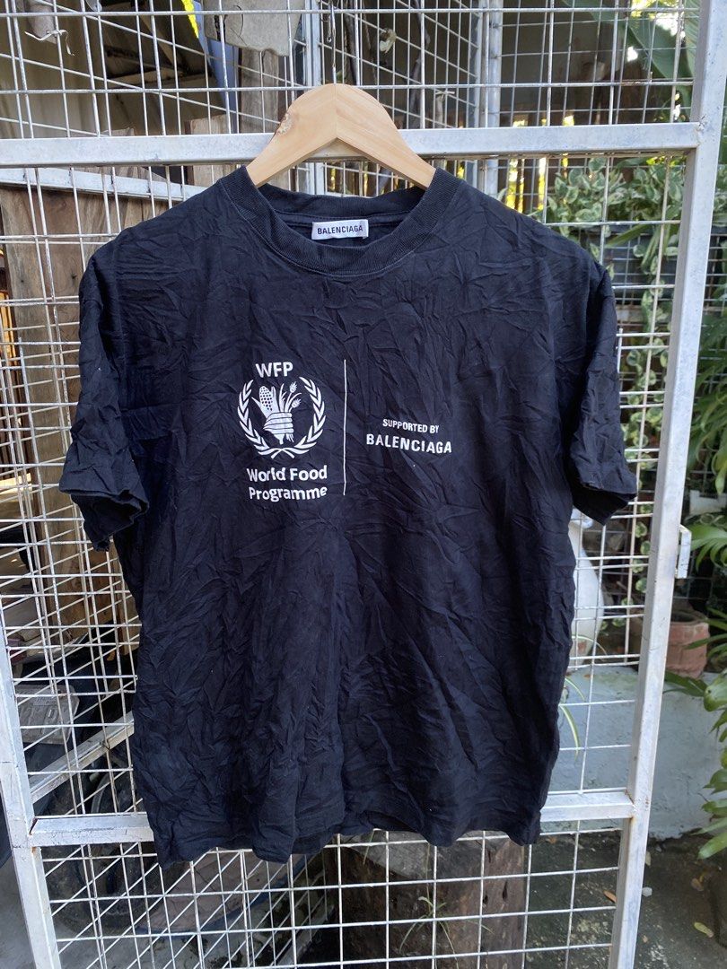 Balenciaga WFP (Category: Luxury Apparel) located in Lupao. Submitted by wongpriii (Listing ID 1468159821, Image 2). Description: 21x26 No issue In great condition complete tags.