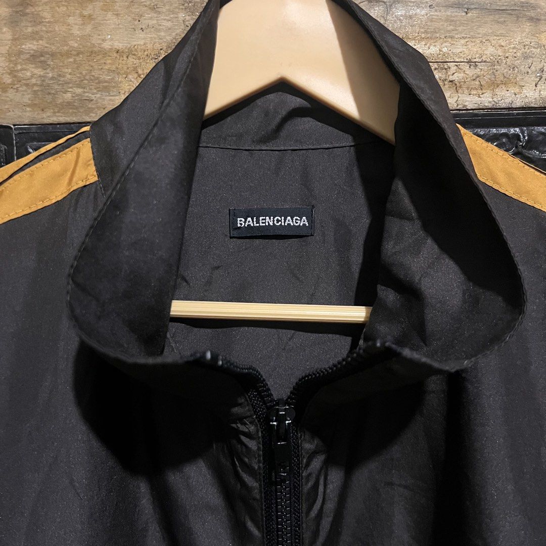 Balenciaga zip up jacket (Category: Luxury Apparel) located in Bacolod City. Submitted by hanap_ukay_540 (Listing ID 1468241896, Image 3). Description: Balenciaga Excellent No issue Dimensions: 31Length | 30Width Price: 1200 or best offer, first to pay yours Hmu .
