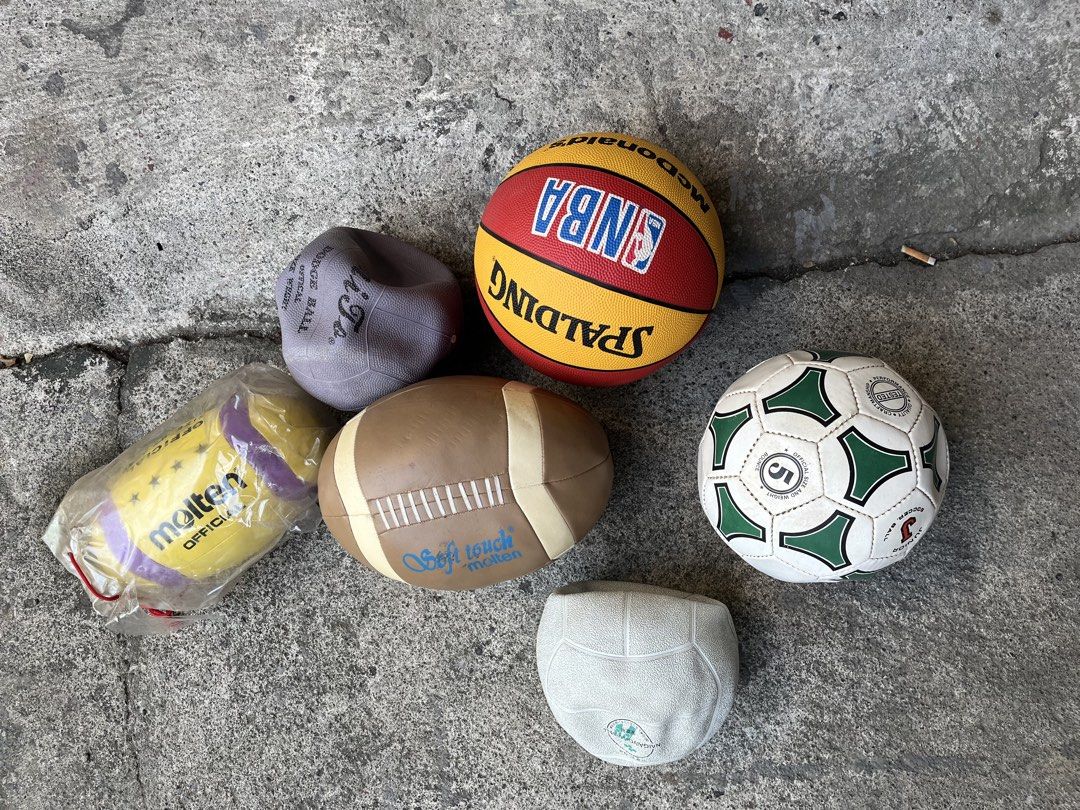 Ball snd Baseball gloves (Category: Everything Else Others) located in Calasiao. Submitted by xwbj4ycjw975281 (Listing ID 1468116723, Image 1). Description: onhand selling as is onhand .
