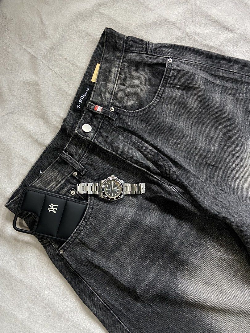 BALLOON BAGGY BLACK WASHED (Category: Jeans) located in Bacolod City. Submitted by clerkhexx (Listing ID 1468245929, Image 2). Description: S-BIN BLACK BALLOON WASHED PANTS Brand: S-BIN Measurements: Waist: 29-30 Lenght: 45 Thigh: 15 Knee: 16 Leg Hole: 8.5 Mine: 600 Condition of this item 10 - color rate 10- no issue Check every photos for conditions of the item EOB / END OF BIDDING: TOMORROW (9:01pm THURSDAY) Please note that some comments may n