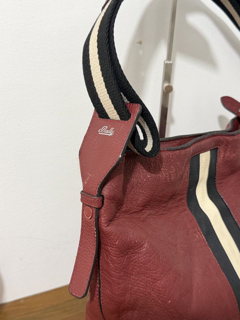 Bally sling shoulder bag (Category: Sling Bags) located in Manila. Submitted by prelovedbyramiah (Listing ID 1468239367, Image 2). Description: original sign of used.