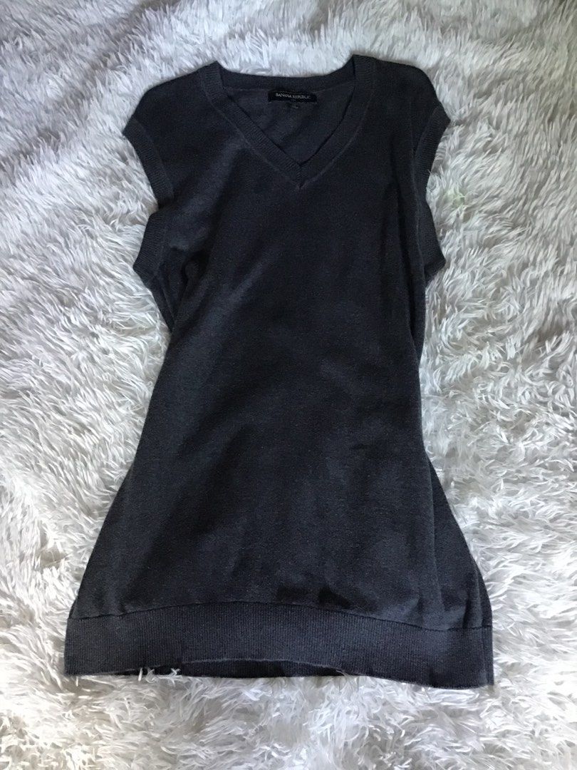 Banana Republic Dark vest (Category: Coats, Jackets and Outerwear) located in Cebu City. Submitted by venomouswhisk (Listing ID 1468087649, Image 1). Description: - Brand: Banana Republic - Color: Dark Grey - Size: Medium - Style: Classic V-neck with ribbed collar trim - Material: Soft knit fabric - Condition: Great layering piece for cooler weather, highly versatile neutral tone 🎀 MOD: J&t 🎀MOP: Gcash.