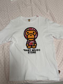 BAPE x Hello Kitty Baby Milo 純棉T恤, 男裝, 上身及套裝, T-shirt、恤衫、有領衫 - Carousell