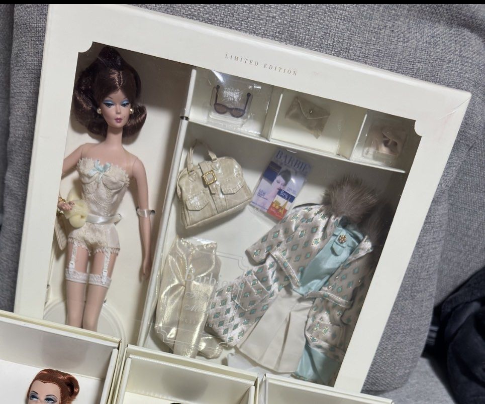 Barbie Continental Holiday Gift Set (Category: Kids Toys) located in Manila. Submitted by ea0113 (Listing ID 1468270464, Image 1). Description: Helping a friend sell his collection. Selling the same amount he got the doll. Location: Manila.