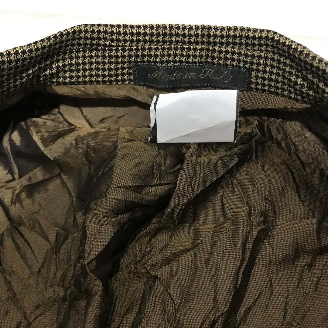 BARCELINO COAT BLAZER SUIT FORMAL LARGE (Category: Coats, Jackets and Outerwear) located in Cavite. Submitted by justthrift06 (Listing ID 1468181943, Image 3). Description: DIMENSION 22X33 GOOD CONDITION SHIPPING NATIONWIDE.