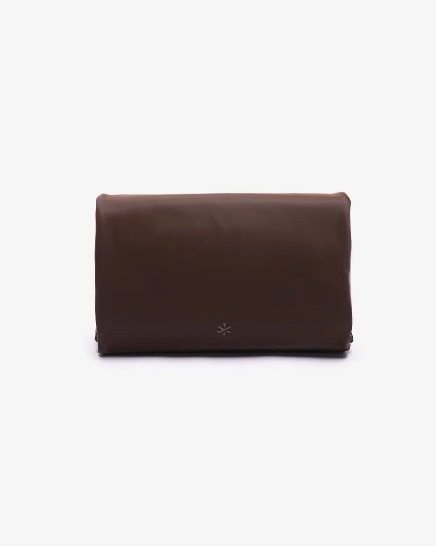 BASH* | Alps Wrap Organizer in Terra (Category: Purses & Pouches) located in Quezon City. Submitted by avenue.de.belle (Listing ID 1468257750, Image 3). Description: DESCRIPTION Your hair tools, all wrapped up. The Wrap Organizer keeps your grooming essentials in one spacious place, with multiple pockets for styling tools, attachments, and accessories. Its removable wrap cover doubles as a cooling pad for styling tools at 150°C and below, giving 