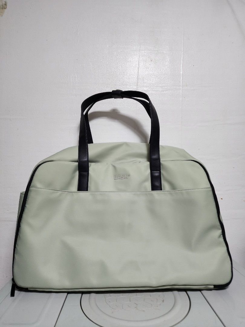 BASH Gateway Large Weekender in Sage (Category: Luxury Bags & Wallets) located in Manila. Submitted by jemmiealeinn (Listing ID 1468158108, Image 1). Description: Like New BASH Gateway Large Weekender Bag in Sage Condition: - Like new - only used once - no pouch but with dustbag RFS: Decluttering / not being used Details: - sold out in Bash online and offline stores - Spacious 36.6L capacity - Waterproof nvlon material , Padded laptop compartment