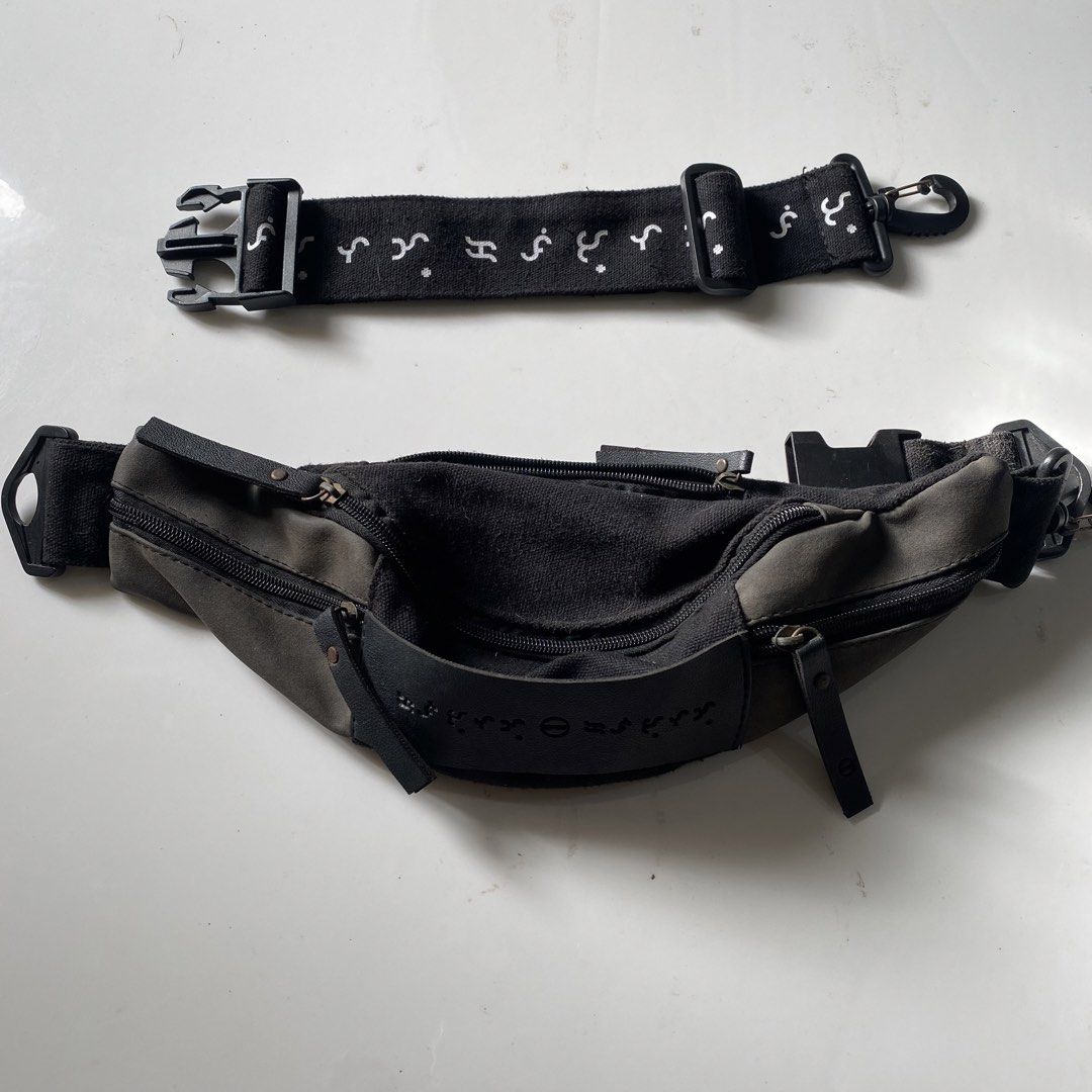baybayin belt bag (Category: Belt bags, Clutches and Pouches) located in Manila. Submitted by thriftlangs_ig (Listing ID 1468183583, Image 2). Description: issue is yung chain sa zipper na nag hohold sa hawakan ng zipper, nag kalawang na but the zipper is all goods pa, need wash din.