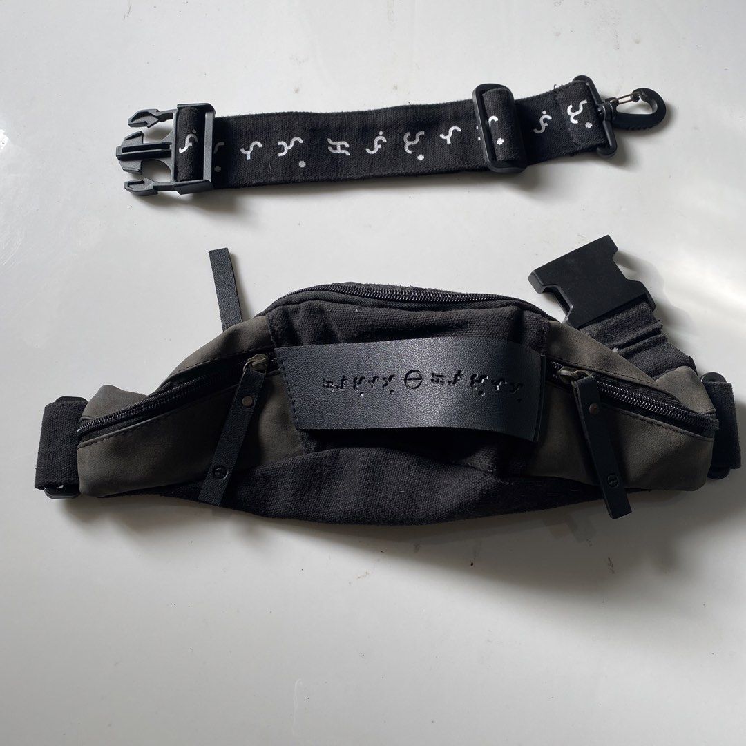 baybayin belt bag (Category: Belt bags, Clutches and Pouches) located in Manila. Submitted by thriftlangs_ig (Listing ID 1468183583, Image 1). Description: issue is yung chain sa zipper na nag hohold sa hawakan ng zipper, nag kalawang na but the zipper is all goods pa, need wash din.