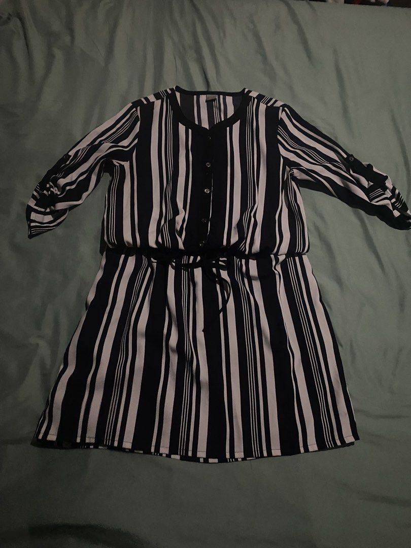 BAYO – Striped Button-Up Dress (Category: Looking For) located in Paranaque City. Submitted by hershop.sbt (Listing ID 1468063068, Image 2). Description: BAYO Title: A Collection by BAYO – Striped Button-Up Dress (Model: STRIPED BUTTON-UP DRESS-01) Size: L (US L / EU 40) Color: Black/White Stripe.
