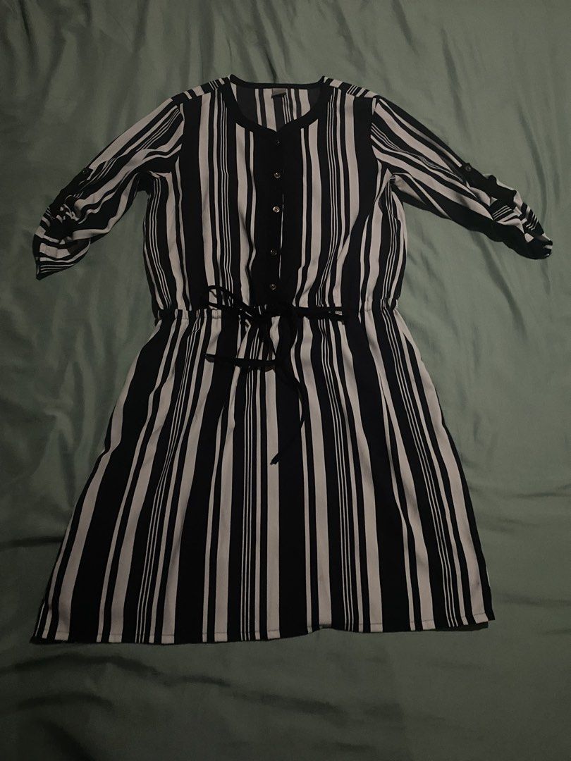 BAYO – Striped Button-Up Dress (Category: Looking For) located in Paranaque City. Submitted by hershop.sbt (Listing ID 1468063068, Image 3). Description: BAYO Title: A Collection by BAYO – Striped Button-Up Dress (Model: STRIPED BUTTON-UP DRESS-01) Size: L (US L / EU 40) Color: Black/White Stripe.