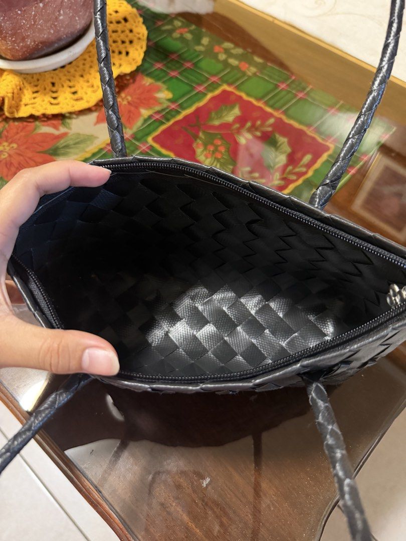 Bayong bag (Category: Shoulder Bags) located in San Pedro. Submitted by lovedbymeclothes (Listing ID 1468138008, Image 3). Description: used once only.