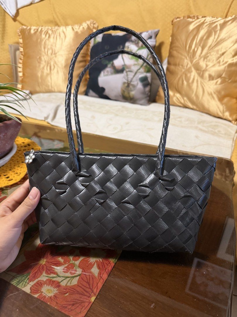 Bayong bag (Category: Shoulder Bags) located in San Pedro. Submitted by lovedbymeclothes (Listing ID 1468138008, Image 2). Description: used once only.