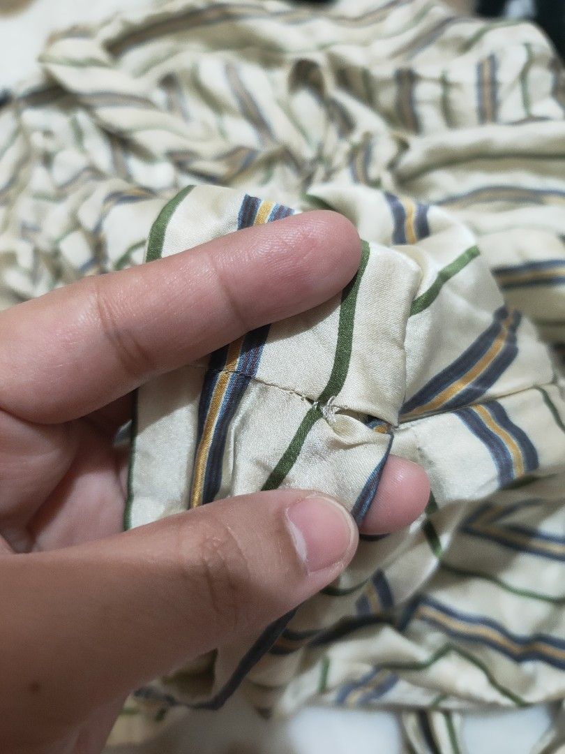 BCBG self tie top (Category: Sleeveless) located in Naga. Submitted by hikarifinds05 (Listing ID 1468230396, Image 3). Description: mine: 350 open for a higher bid ( eob: tom at 1pm) flaw: may need lang tahiin na konti, see pic!.