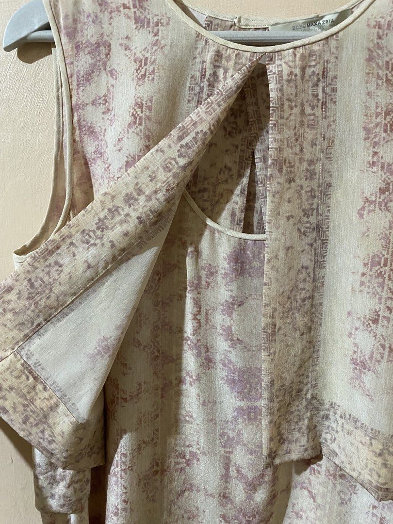 BCBGMAXAZRIA RUNWAY Silk Split-Front “Flyaway” Layered Blouse. (Category: Blouses) located in Naga. Submitted by trashfinds (Listing ID 1468223023, Image 3). Description: The selected item is a vintage BCBGMAXAZRIA 100% Silk Split-Front “Flyaway” Layered Blouse. This sleeveless top features an intricate bohemian abstract/watercolor geometric print in shades of dusty rose, mauve, and taupe against a cream-colored base. It is designed with a distin