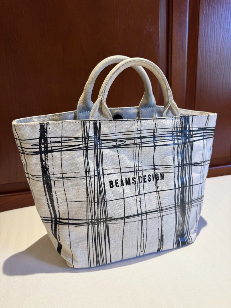 BEAMS DESIGN Screen Print Tote Bag Size S (Category: Tote Bags) located in Makati City. Submitted by keiiiiichan (Listing ID 1468067770, Image 1). Description: - Authentic BEAMS DESIGN canvas tote bag in a stylish black scribble plaid pattern - Dimensions: 36cm (W) x 23cm (H) x 14cm (D) with an 8cm handle drop - Secure magnetic snap button top closure - Structured flat base that stands upright easily - Black interior lining featuring one zippered