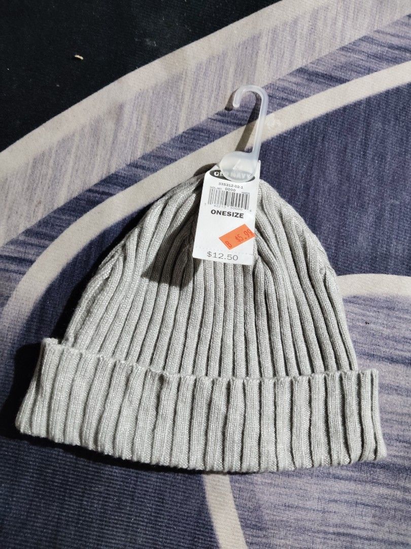 Beanie old navy (Category: Hats & Beanies) located in Batangas. Submitted by eiwoh5586 (Listing ID 1468153427, Image 1). Description: dead stock old navy beanie.