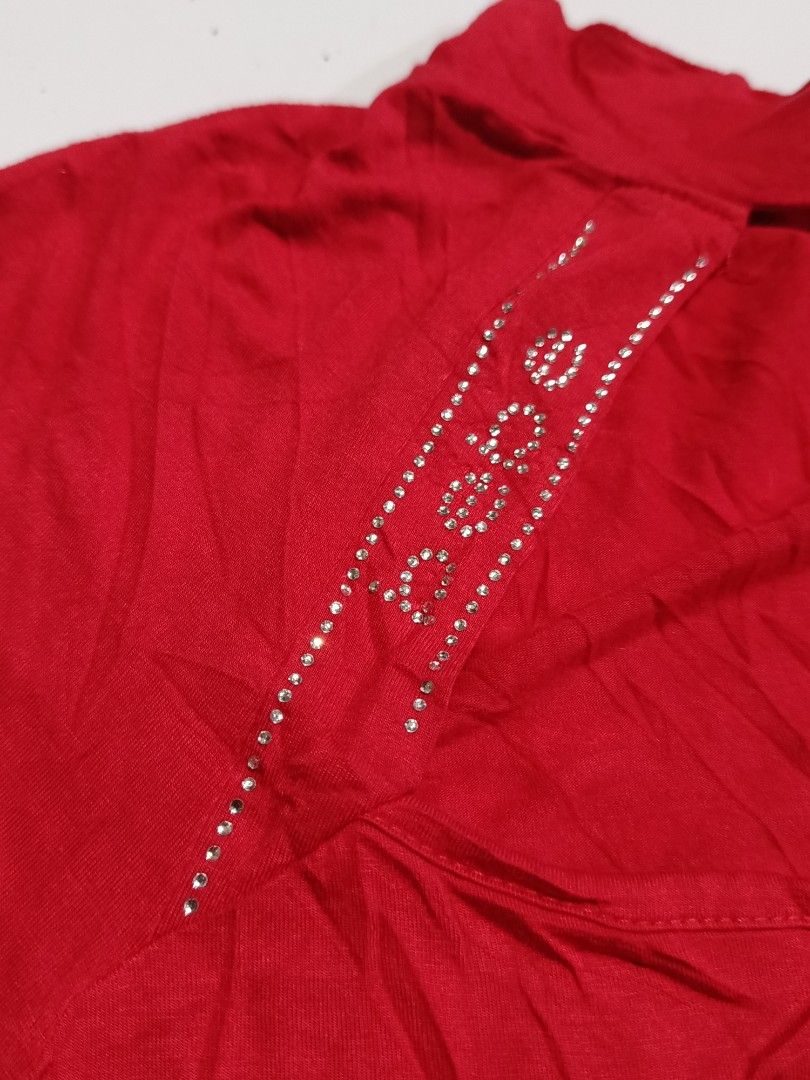 Bebe Rhinestone Embellished Red Fitted Top (Category: Activewear) located in Aliaga. Submitted by thriftkeizieee (Listing ID 1468206723, Image 3). Description: L:25 w:18.5 DM ME IF INTERESTED 📩.