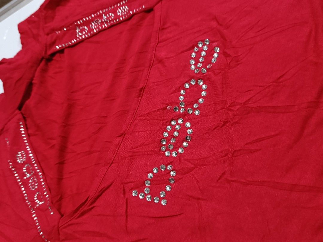 Bebe Rhinestone Embellished Red Fitted Top (Category: Activewear) located in Aliaga. Submitted by thriftkeizieee (Listing ID 1468206723, Image 2). Description: L:25 w:18.5 DM ME IF INTERESTED 📩.