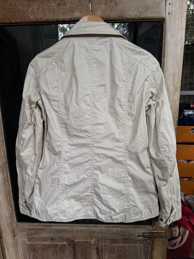BELSTAFF Utility Jacket (Category: Coats, Jackets and Outerwear) located in Manolo Fortich. Submitted by thriftacktoe34 (Listing ID 1468121581, Image 2). Description: Very good condition Color rate 9/10 Size 42 Dimes W18 x L26 Issue: color stains lalo na sa back part FREE shipping fee.