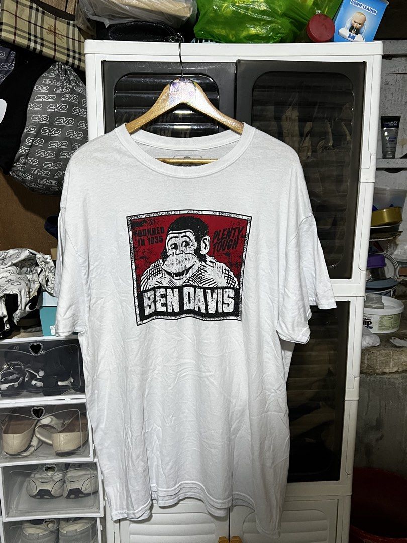 Ben Davis White Graphic Tee Size XL (Category: Tshirts & Polo Shirts ) located in Davao. Submitted by thriftitemsss (Listing ID 1468196765, Image 1). Description: .