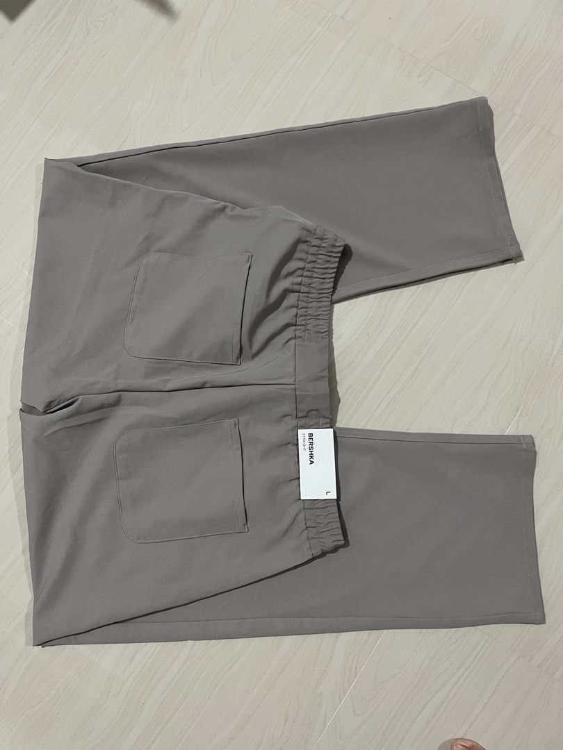Bershka (Category: Other Bottoms) located in Baguio. Submitted by kbox2600 (Listing ID 1468081827, Image 3). Description: Bershka Unisex Complete tags Mahal orig price selection from personal box size 34 |Large adjustable with drawstring .