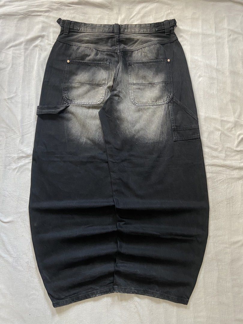 BERSHKA CARPENTER (Category: Jeans) located in Bacolod City. Submitted by clerkhexx (Listing ID 1468244830, Image 1). Description: BERHSKA BLACK WASHED CARPENTER Brand: BERSHKA Measurements: Waist: 36-38 Lenght: 46 Thigh: 17 Leg Hole: 11 Mine: 1500 Condition of this item 10 - color rate 10- no issue Check every photos for conditions of the item EOB / END OF BIDDING: TOMORROW (9:01pm THURSDAY) Please note that some comments may not be visible, so 