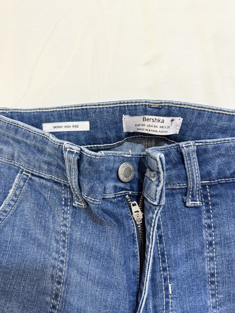 Bershka Denim Pants (Category: Jeans) located in San Juan City. Submitted by shoprinat (Listing ID 1468092070, Image 2). Description: .