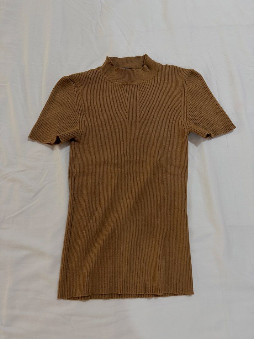 Bershka Ribbed Brown Top (Category: Blouses) located in San Juan City. Submitted by shoprinat (Listing ID 1468093402, Image 1). Description: .