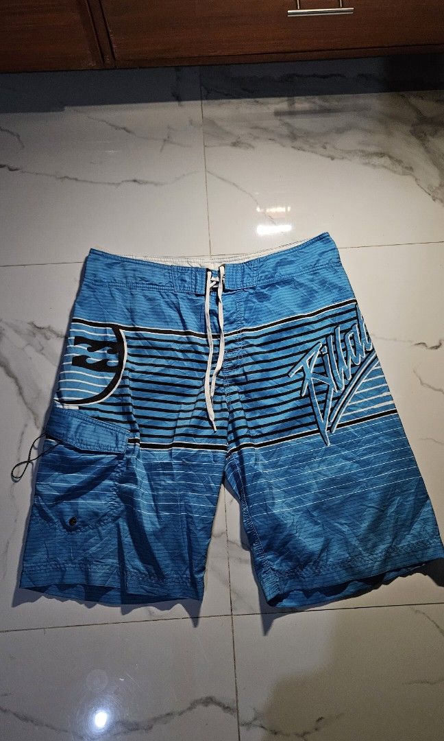 Billabong Board slShorts Size 34 (Category: Swim Trunks & Board Shorts) located in Aroroy. Submitted by gabrizz_y (Listing ID 1468253778, Image 1). Description: Size: 34 Issue: Please refer to the photos for the issue..