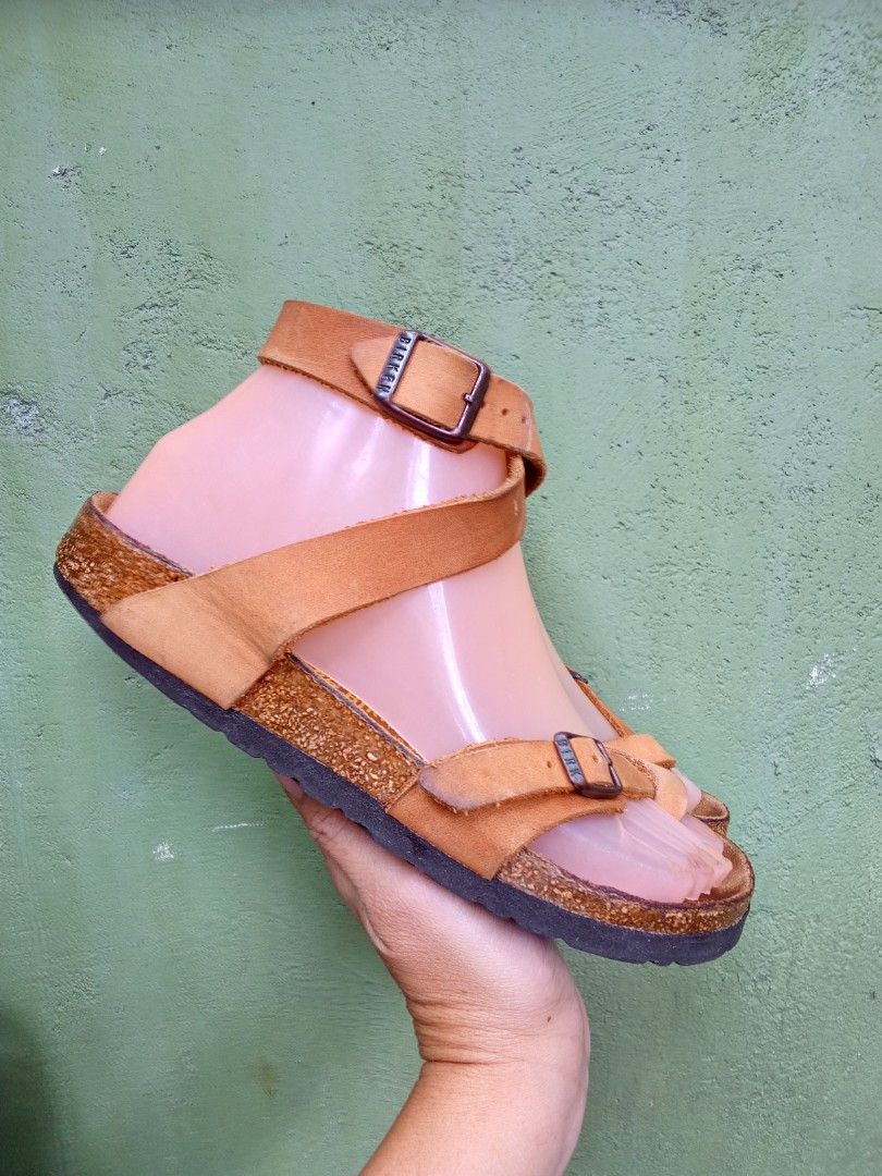 Birkenstock Yara (Category: Flats & Sandals) located in General Santos City (Dadiangas). Submitted by ukayonlineshoppe (Listing ID 1468069502, Image 3). Description: excellent condition. pure leather original 💯.