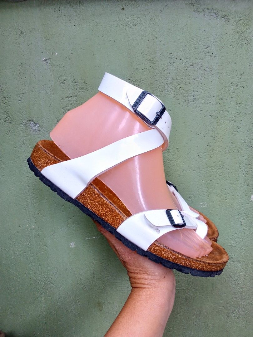 Birkenstock Yara original (Category: Flats & Sandals) located in General Santos City (Dadiangas). Submitted by ukayonlineshoppe (Listing ID 1468068860, Image 3). Description: excellent condition very minimal color transfer patent leather.