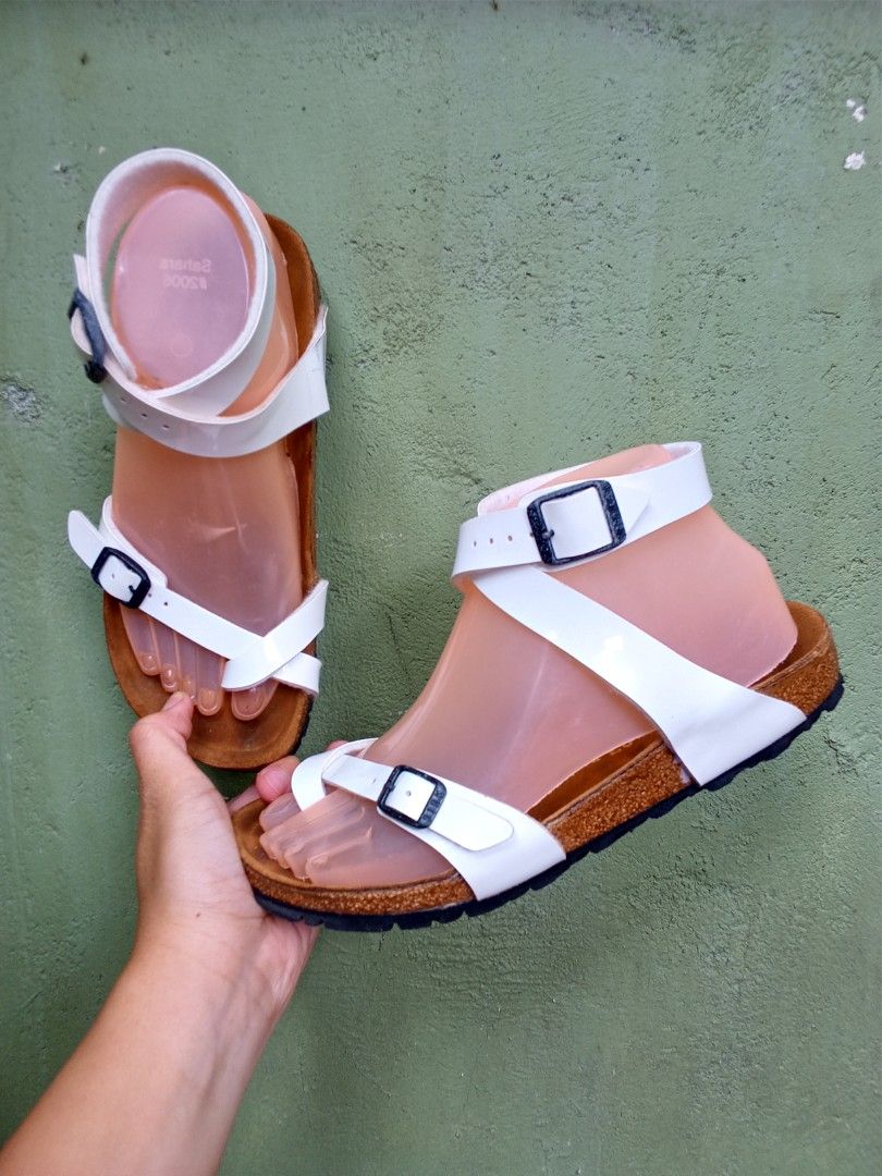 Birkenstock Yara original (Category: Flats & Sandals) located in General Santos City (Dadiangas). Submitted by ukayonlineshoppe (Listing ID 1468068860, Image 1). Description: excellent condition very minimal color transfer patent leather.