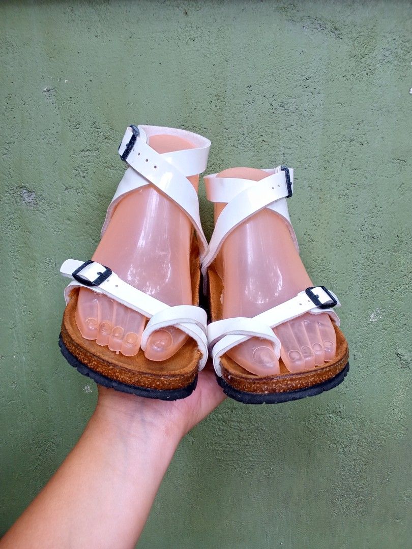 Birkenstock Yara original (Category: Flats & Sandals) located in General Santos City (Dadiangas). Submitted by ukayonlineshoppe (Listing ID 1468068860, Image 2). Description: excellent condition very minimal color transfer patent leather.