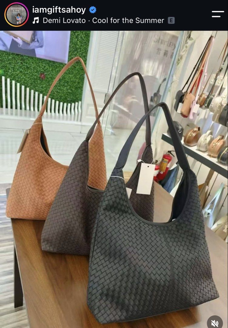Bkk black bag (Category: Shoulder Bags) located in Paranaque City. Submitted by senseofstyle01 (Listing ID 1468139148, Image 2). Description: Bought from an IG seller (BBK Pasabay) for 1,200. RFS: Decluttering — too many black bags. Flaw: Signs of use only. Still in good condition. Super spacious!.