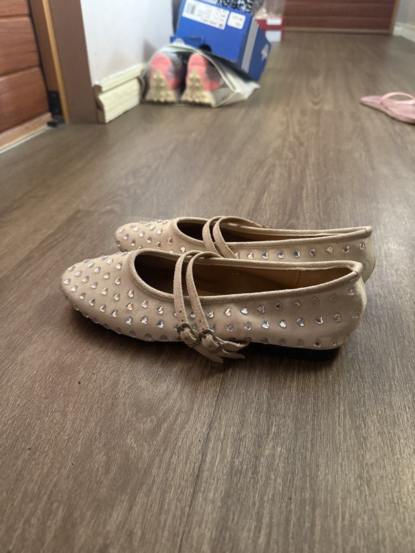 BKK cotton candy flats (Category: Flats & Sandals) located in Valenzuela. Submitted by ksprelovedstuffs (Listing ID 1468135821, Image 3). Description: Needs wash.
