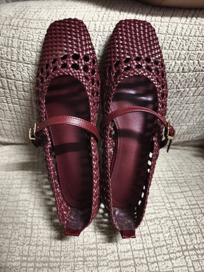 BKK flats (Category: Flats & Sandals) located in Pasig City. Submitted by purpleglitters (Listing ID 1468089801, Image 3). Description: Maroon Size 37 Super comfy This is my personal item. Only 1pair available. Dm me for faster transaction. Please check out other sale items😊.