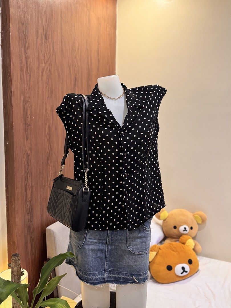 Black and white polka dot sleeveless collared blouse (Category: Blouses) located in Makati City. Submitted by lemon4444 (Listing ID 1468086315, Image 1). Description: best fit medium to semi large.