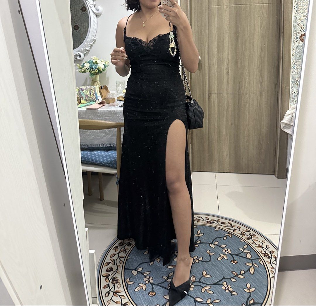 Black Butterfly Dress (Category: Evening dresses & gowns) located in Naic. Submitted by cilissa (Listing ID 1468249144, Image 1). Description: Bought around 650-700 Used once Stretchable So so 👌 Free size or maybe extra small-medium PM for more details or inquiries .