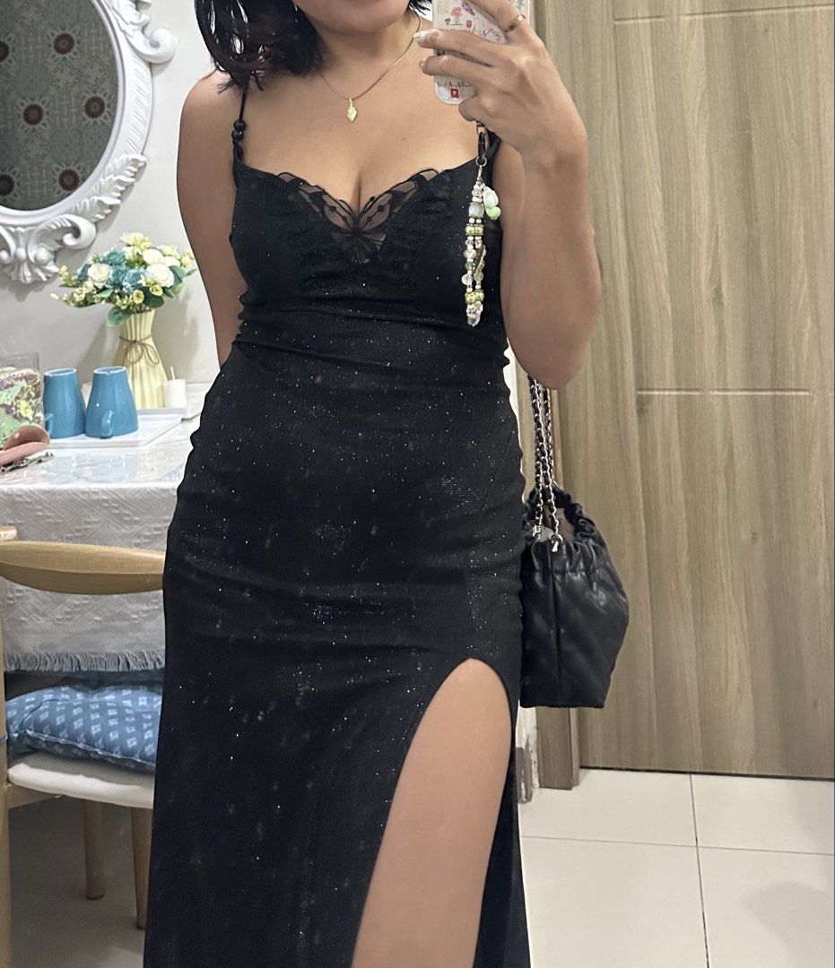 Black Butterfly Dress (Category: Evening dresses & gowns) located in Naic. Submitted by cilissa (Listing ID 1468249144, Image 2). Description: Bought around 650-700 Used once Stretchable So so 👌 Free size or maybe extra small-medium PM for more details or inquiries .
