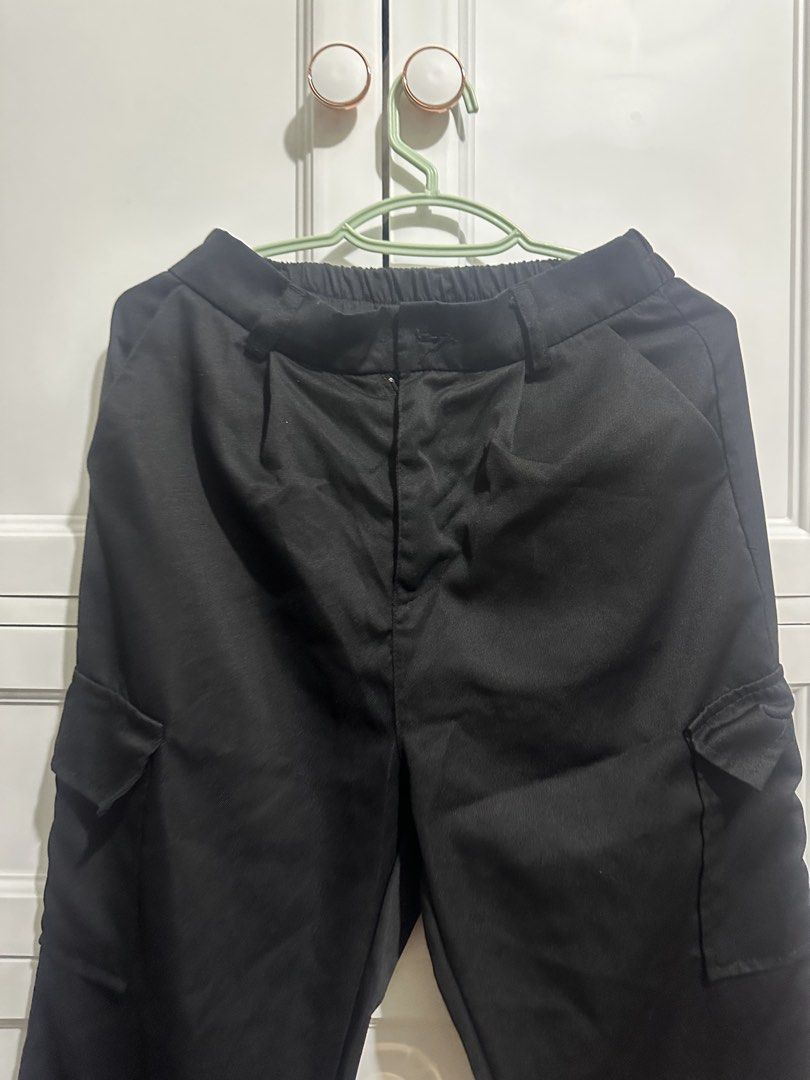 Black Cargo Pants (Category: Jeans) located in Naic. Submitted by cilissa (Listing ID 1468257598, Image 2). Description: Missing button L size (but I think S-M only) Stretchable .