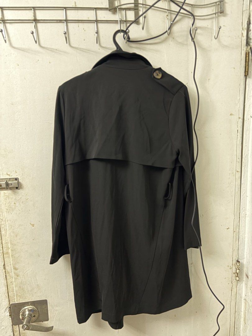 BLACK COAT (NEGOTIABLE) (Category: Coats, Jackets and Outerwear) located in Bacoor. Submitted by ohitswaltz (Listing ID 1468148747, Image 2). Description: Meetup around Bacoor area only. Pickup via Lalamove (Payment FIRST)..