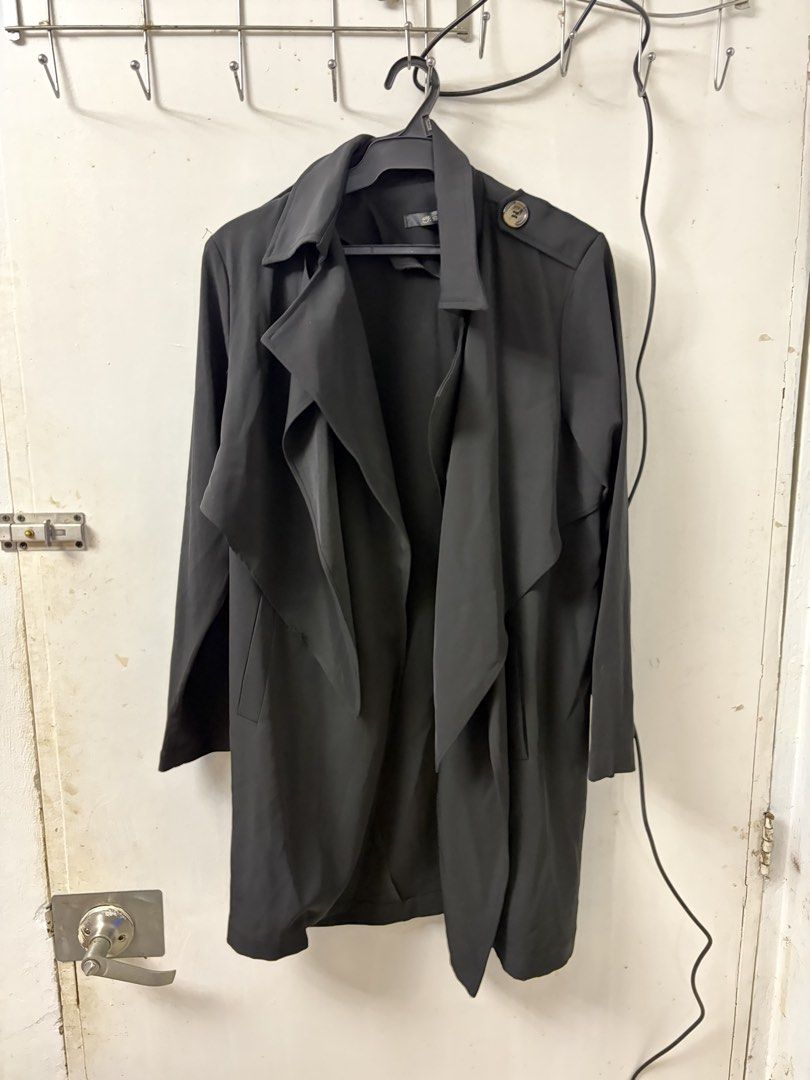 BLACK COAT (NEGOTIABLE) (Category: Coats, Jackets and Outerwear) located in Bacoor. Submitted by ohitswaltz (Listing ID 1468148747, Image 1). Description: Meetup around Bacoor area only. Pickup via Lalamove (Payment FIRST)..